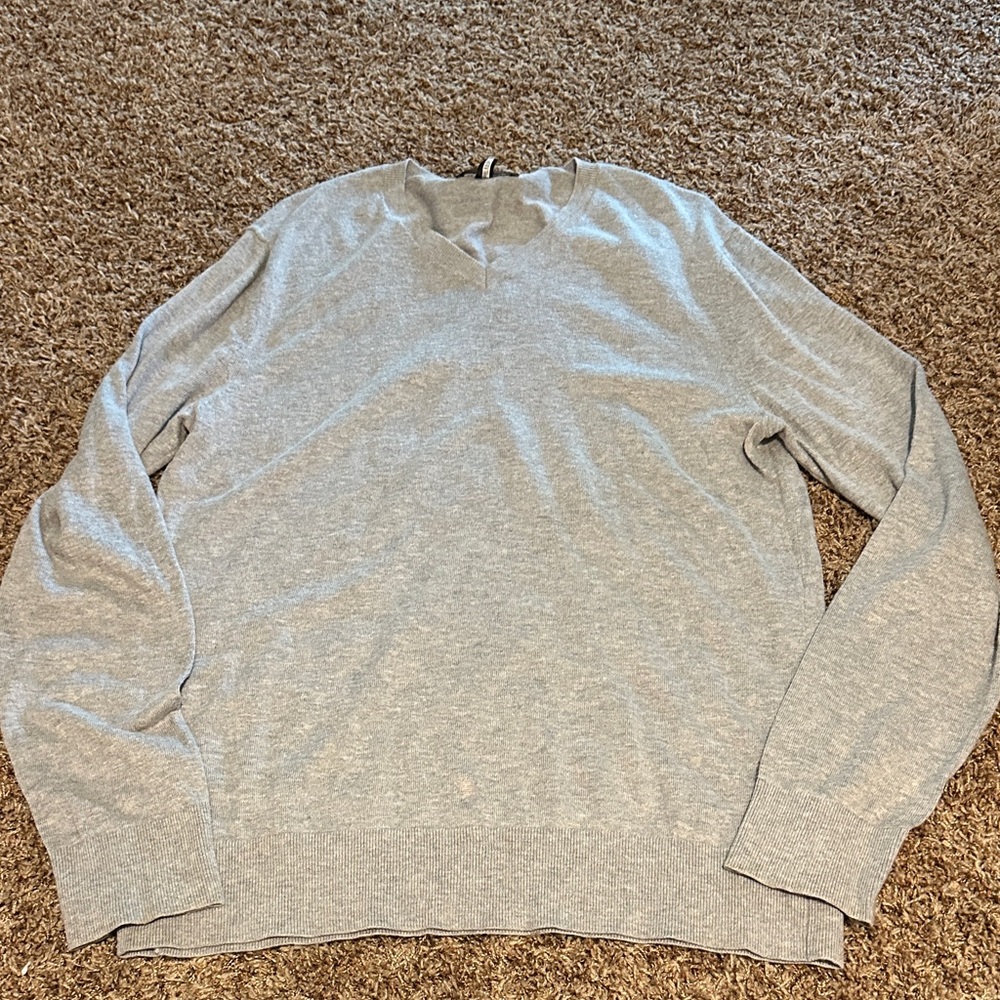 Banana Republic Men's V-Neck Sweater in Light Gray